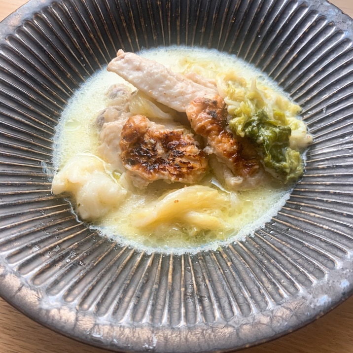 骨付き鶏肉と白菜の煮込み 山椒スープ